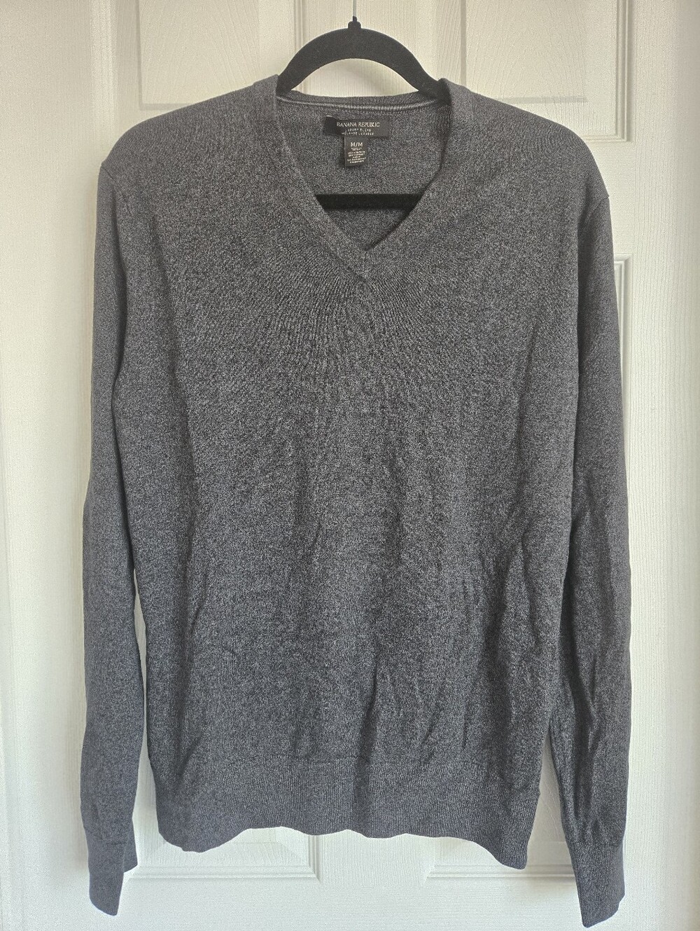 Banana Republic Luxury Men’s Gray Silk And Cashmere V-Neck Sweater In Size M